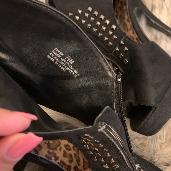 Shoesdazzle 👠 - Picture 2 of 5